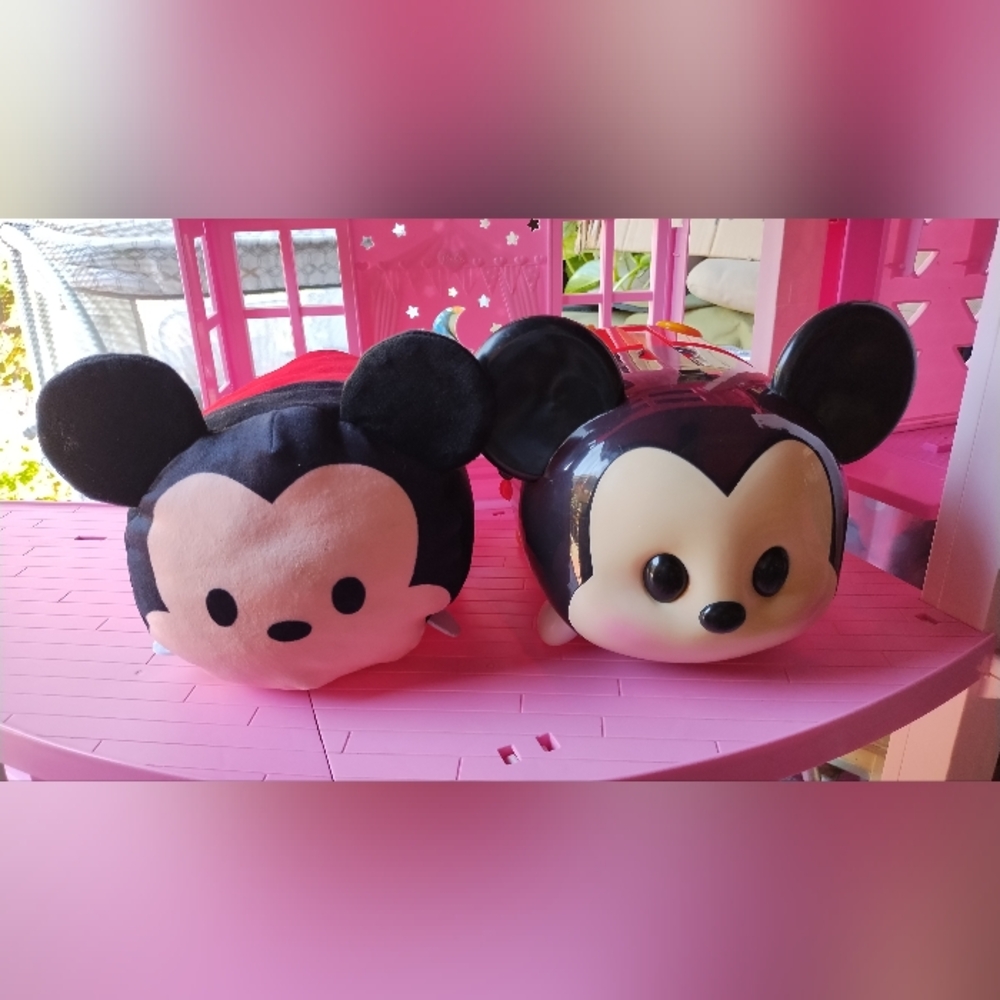 Tsum Tsum Disney's Mickey Mouse Storage Case and Stuffed Plushie